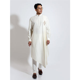 Assymetric hem kurta with zardozi applique at chest