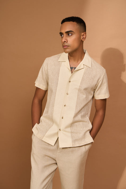 Short sleeve camp collar shirt in biscuit smudge print