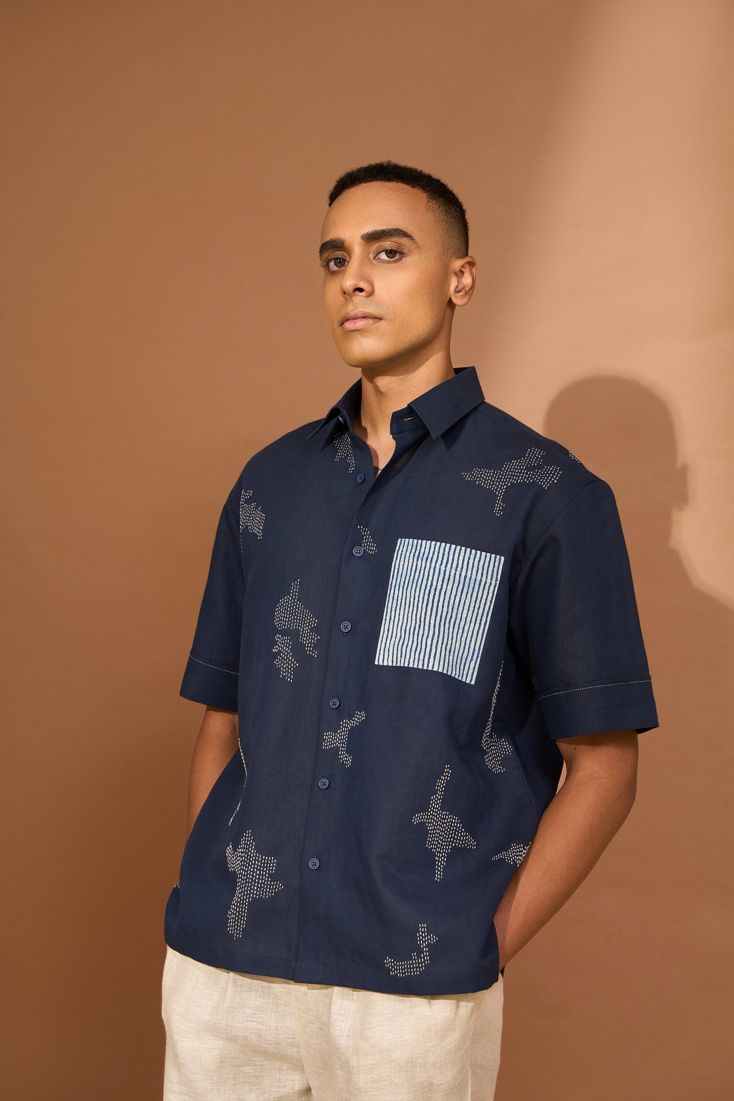 Short sleeve boxy shirt in indigo with patch pocket in indigo stripe