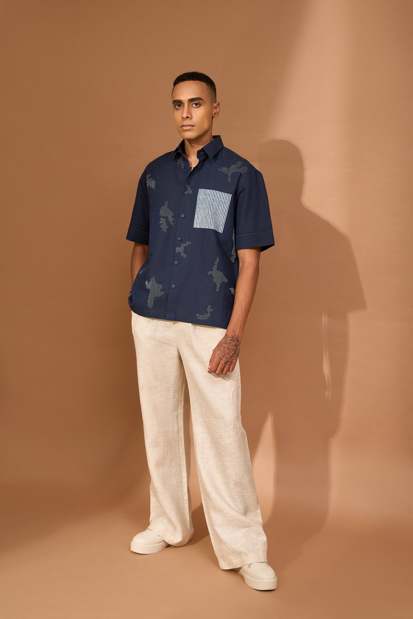 Short sleeve boxy shirt in indigo with patch pocket in indigo stripe